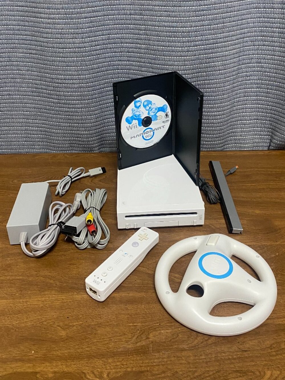 Nintendo Wii Console RVL-001 White With Mario Kart Bundle